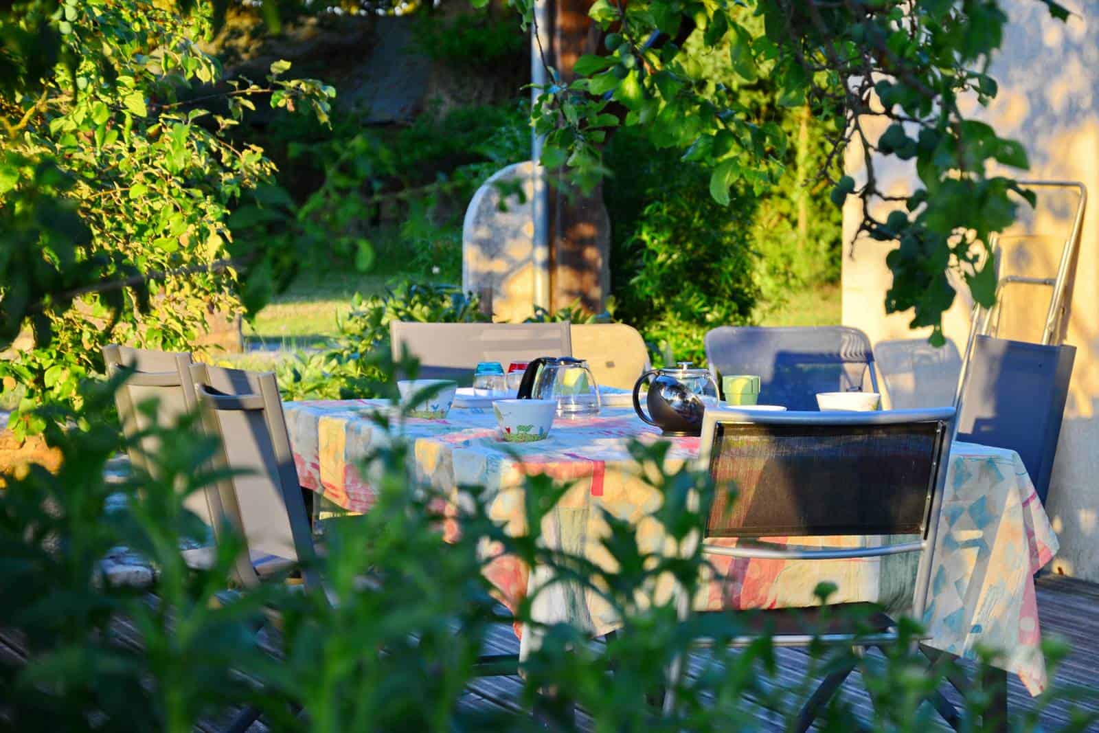 Terrasse au milieu d'une belle nature - gîte rural de Haute Forêt en Vallée du Loir